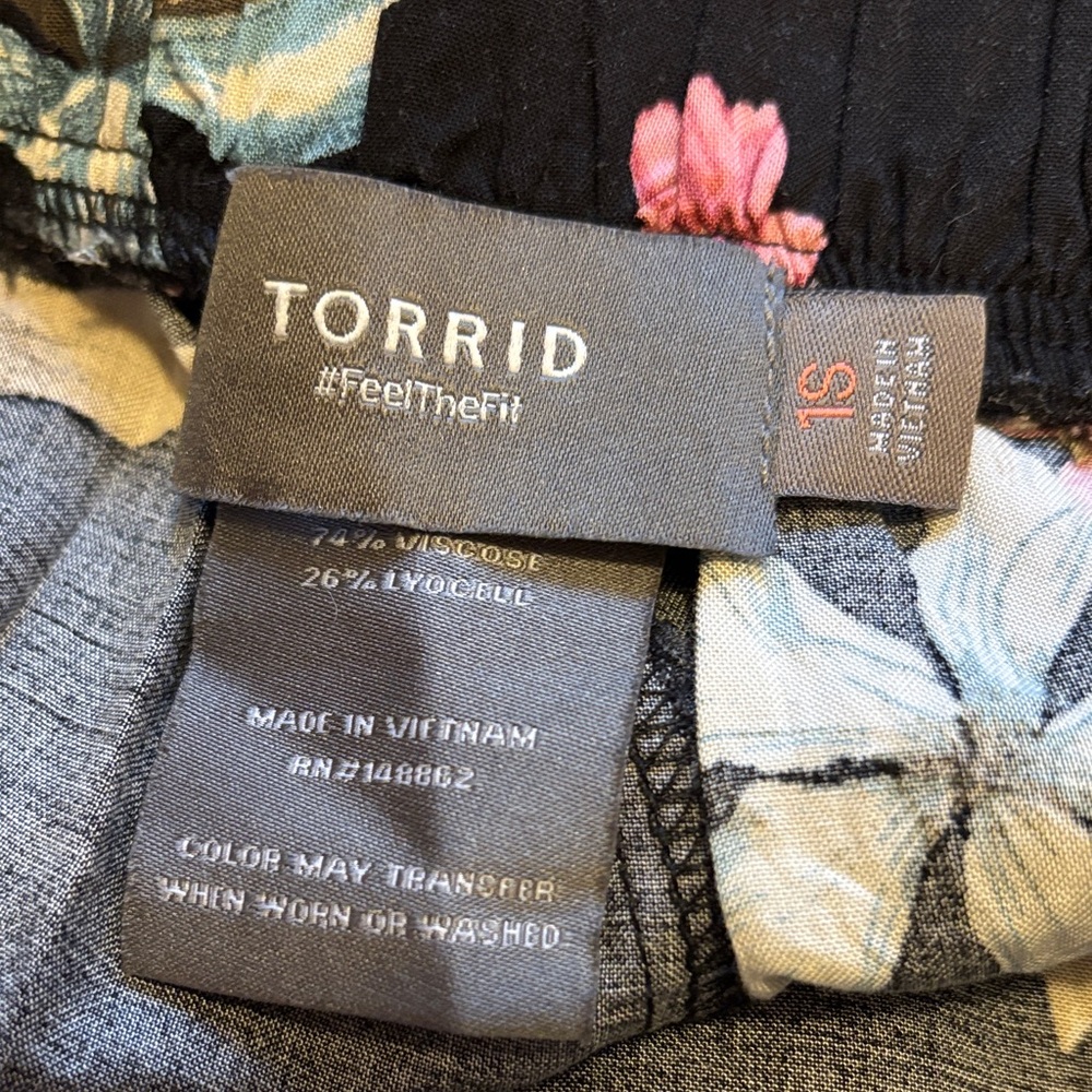 NWT Torrid Black and Pink Floral Top and matching pants - size 1X - Picture 10 of 14